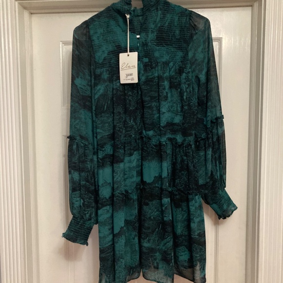 Elan Dress - Picture 2 of 4